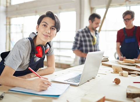 Aide exceptionnelle à l’apprentissage : une prolongation en 2025, mais avec une réduction du montant